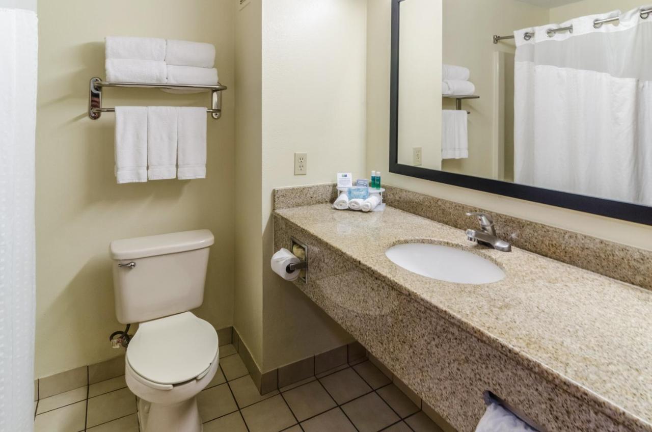 Holiday Inn Express Hotel & Suites Vinita By Ihg מראה חיצוני תמונה